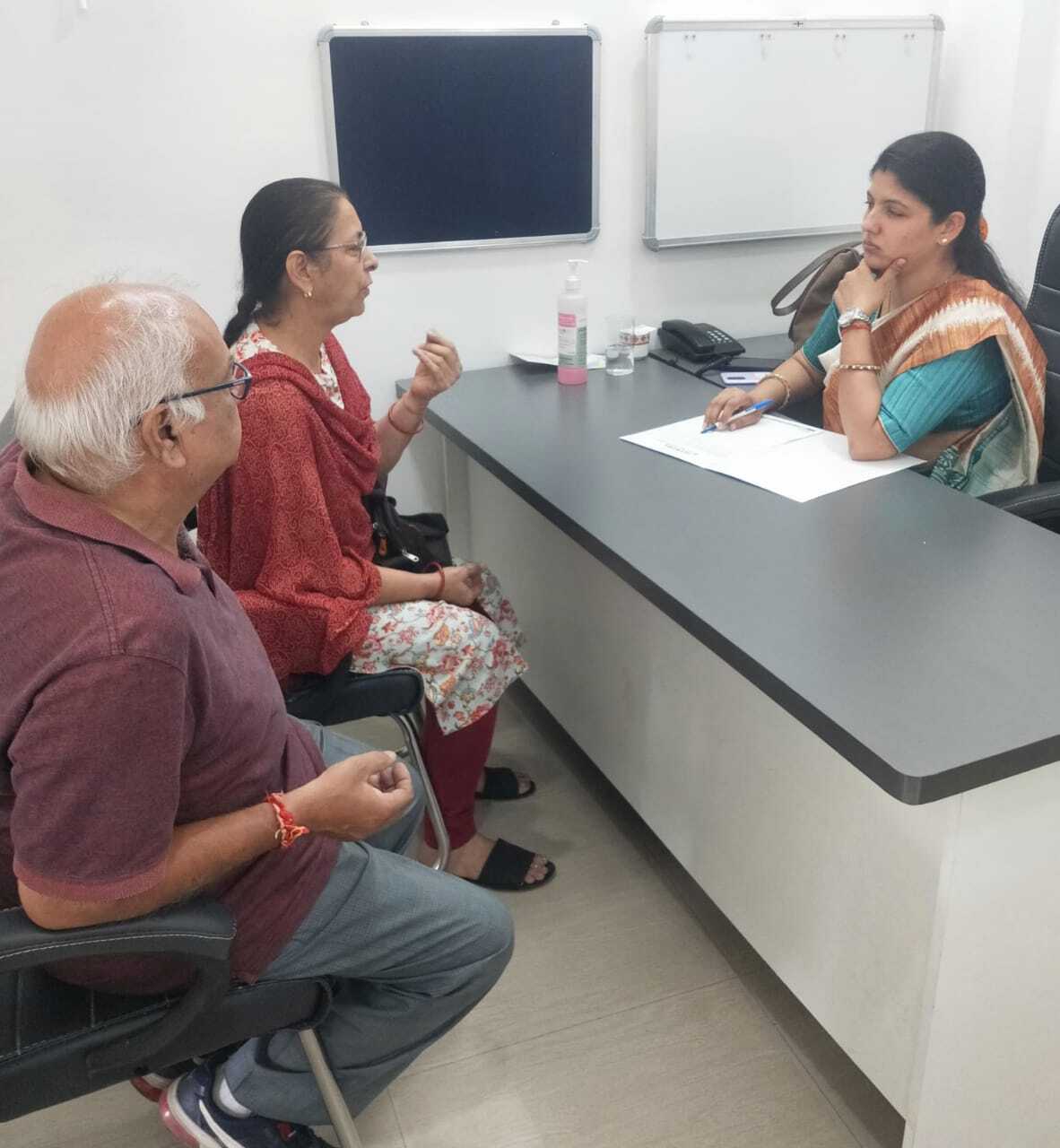 Dr Seema Singh